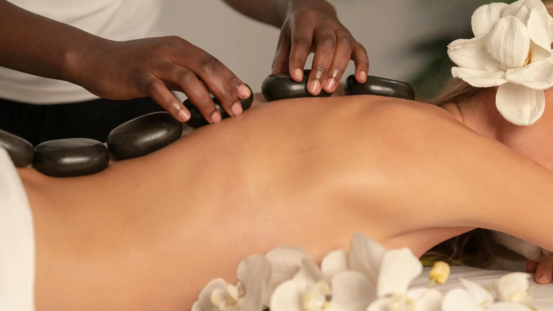 The Benefits of Hot Stone Massage Treatment